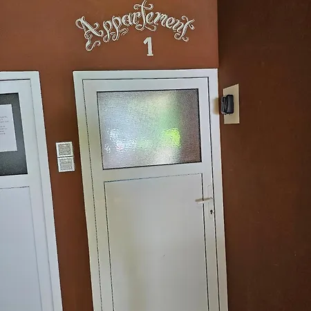 شقة Ferienapartment Waldhaus